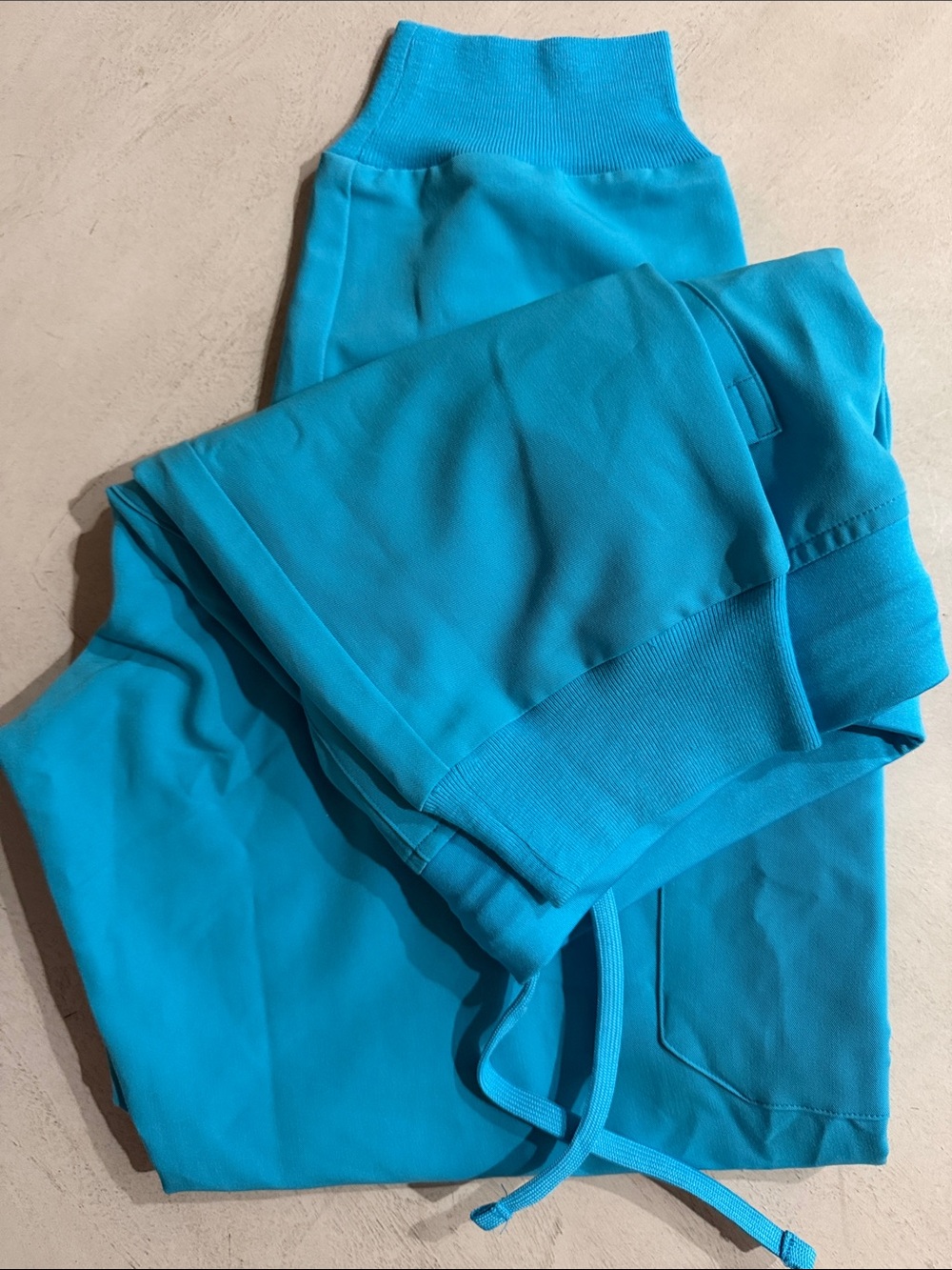 Mandala Pacific Blue V-Neck Medical Scrub Top and medium petite jogger pants - Picture 2 of 6